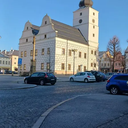 Strazni 17 *